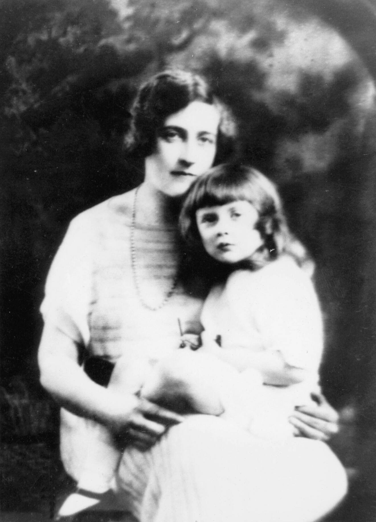 Agatha Christie med dottern Rosalind.