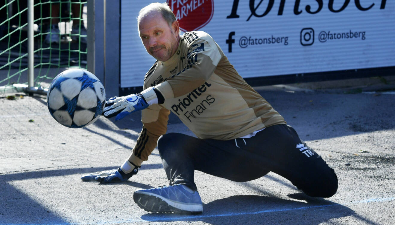 Thomas Ravelli i en match till förmån för Gatans lag och VM-satsningen 2017