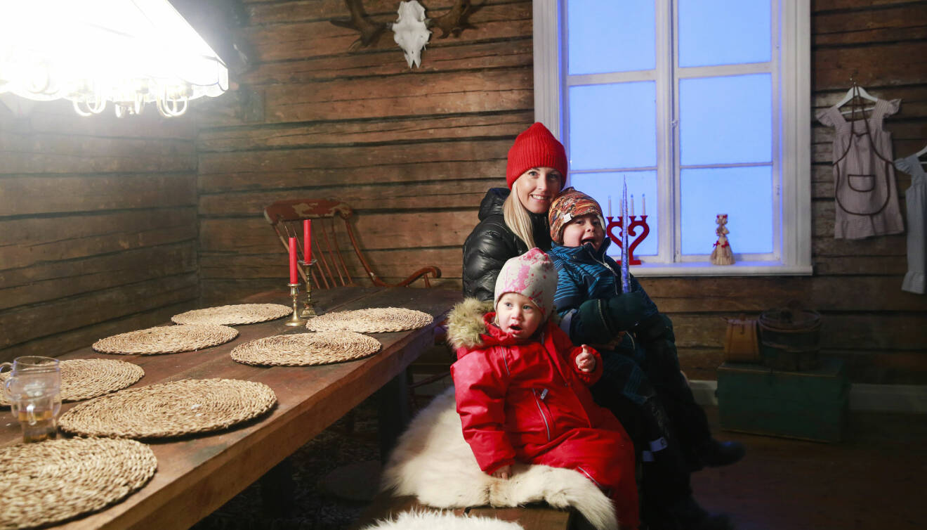 Ann-Sofie tillsammans med sina barn i familjens hem i Boden.