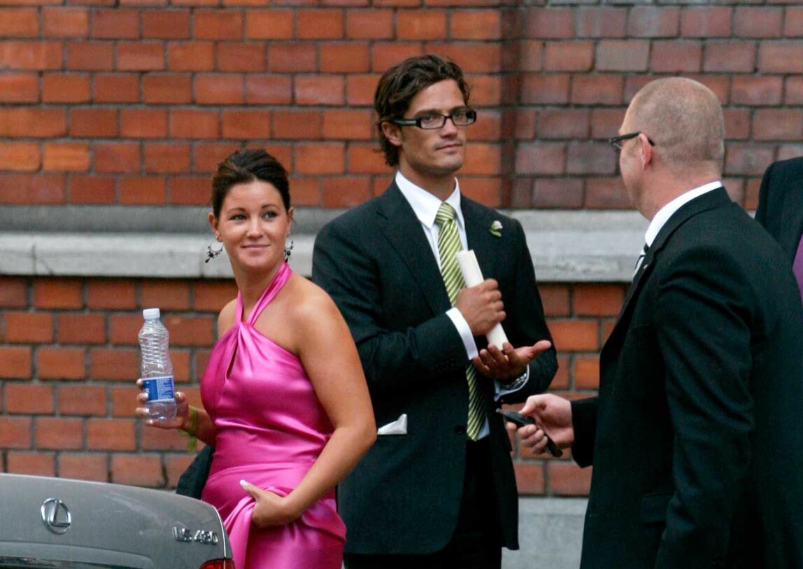 <i>Emma Pernald, prinsens ex, och Carl Philip 2006.
</i>