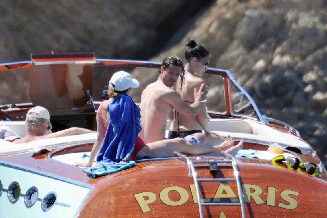 <i>Sommar 2011. Sofia och Carl Philip semestrar med kungaparet på båten Polaris vid Rivieran.
</i>