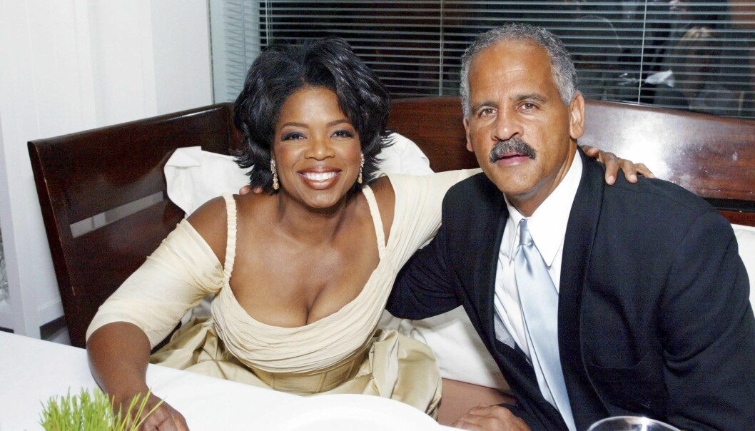 Oprah och Stedman har varit tillsammans i över tre decennier, men aldrig gift sig. Oprah Winfrey håller om sin partner Stedman Graham.