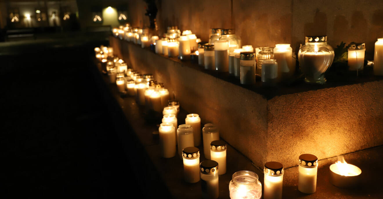 Tända ljus för mördade Wilma Andersson, 17 i Uddevalla.