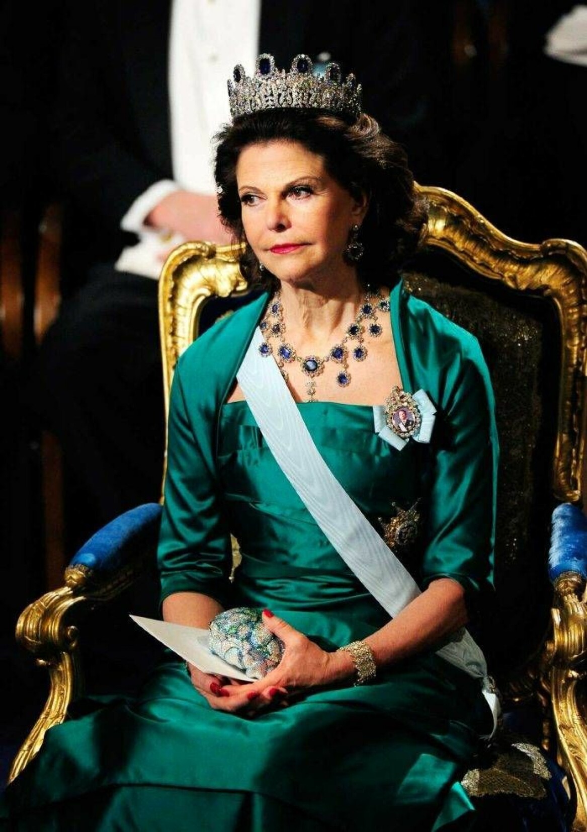 <i>Drottning Silvia vid Nobelprisfestligheterna 2010 – bara veckor efter att skandalen om ”kungaboken” briserat.
</i>