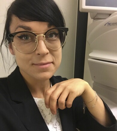 Isabel Helander är optiker och ger tips för trötta ögon. Porträtt av Isabel Helander som är optiker.