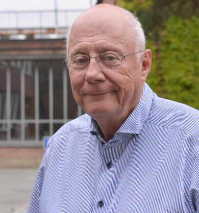 Torbjörn Åkerstedt är senior professor och sömnforskare vid Stressforskningsinstitutet vid Stockholms universitet Porträtt Torbjörn Åkerstedt.