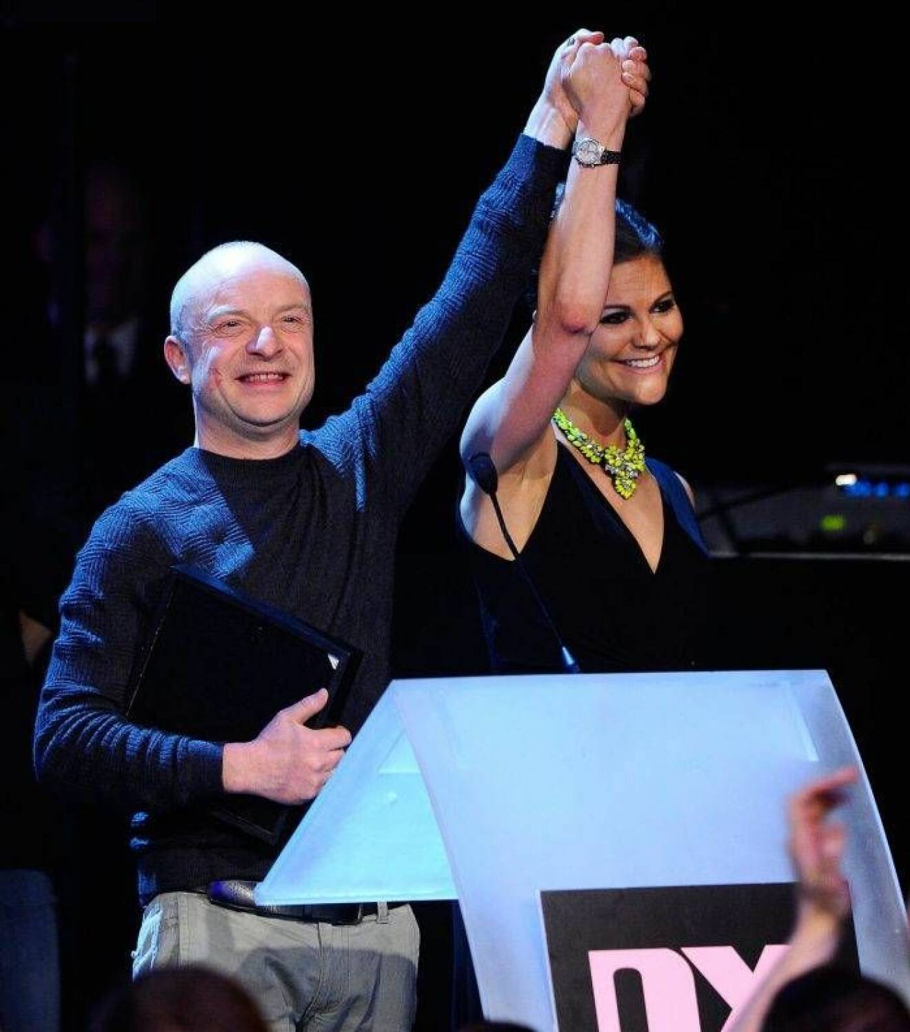 Jonas Gardell tillsammans med Victoria på QX-galan 2013.