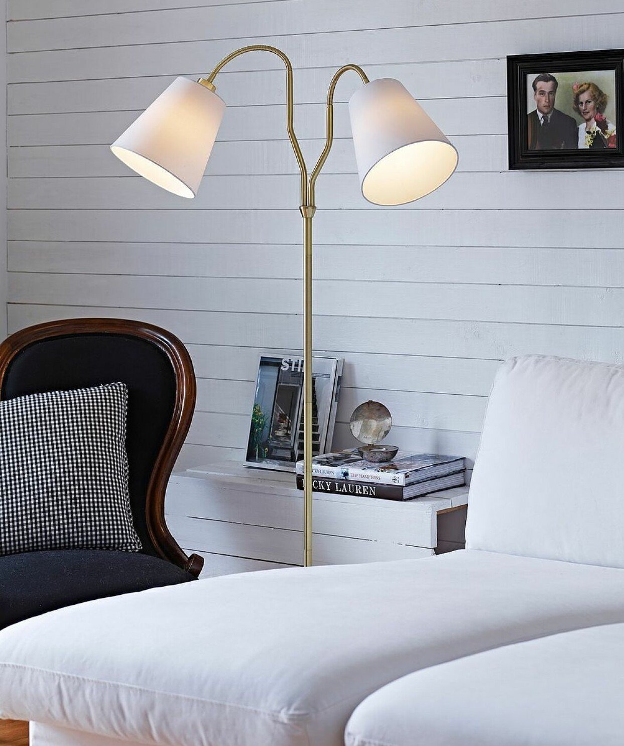 Dubbel golvlampa med tygklädda skärmar, från Markslöjd