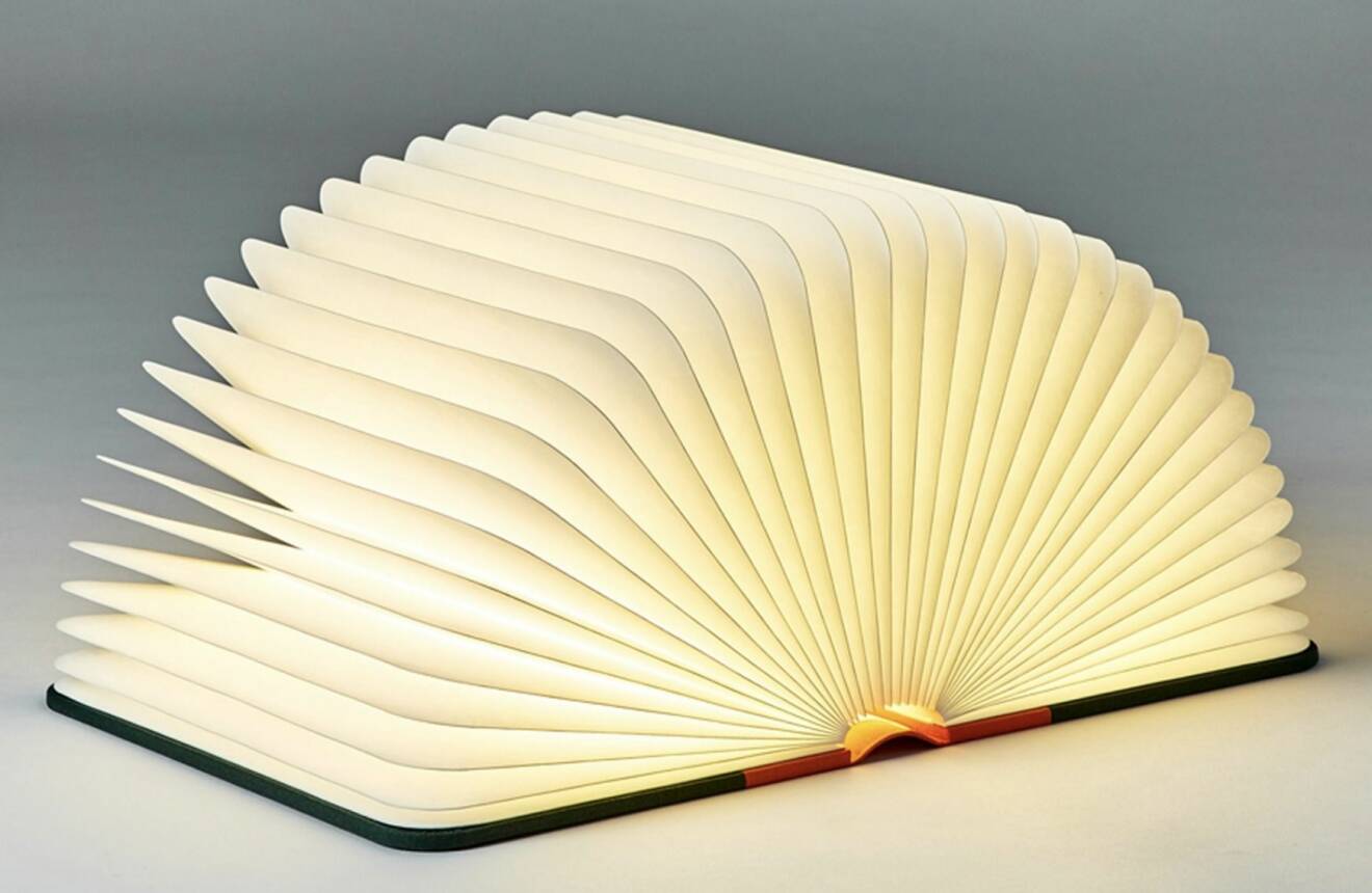 Hopfällbar lampa i form av en bok, från Lumio