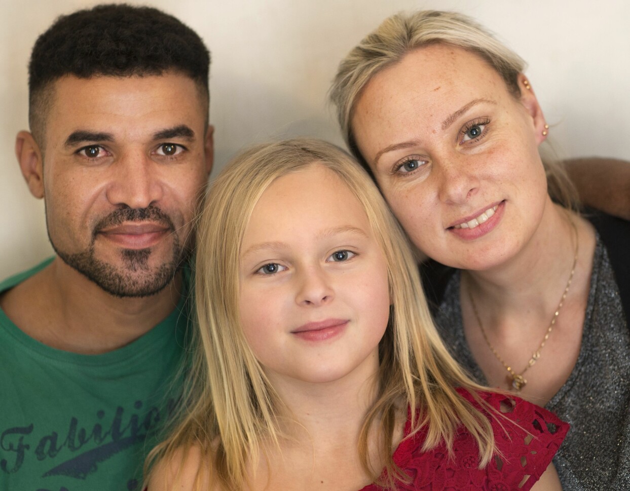 Marias dotter Ella är också intresserad av hästar. Foto: Ewa Stackelberg Ahmad, Ella och Maria är alla intresserade av hästar.
