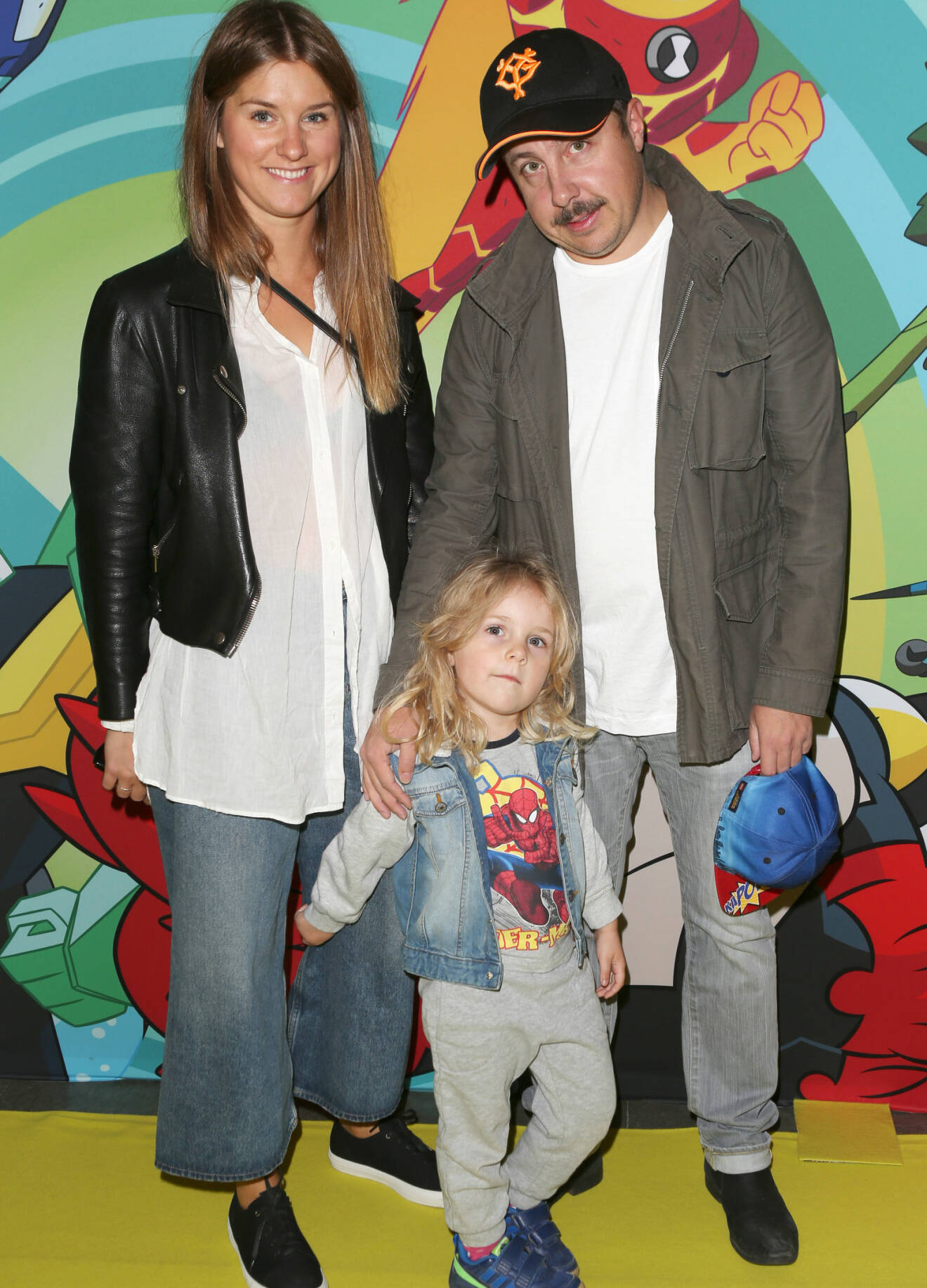Maria Sundin och David Sundin med dottern Betty på galapremiären av Ben 10.
