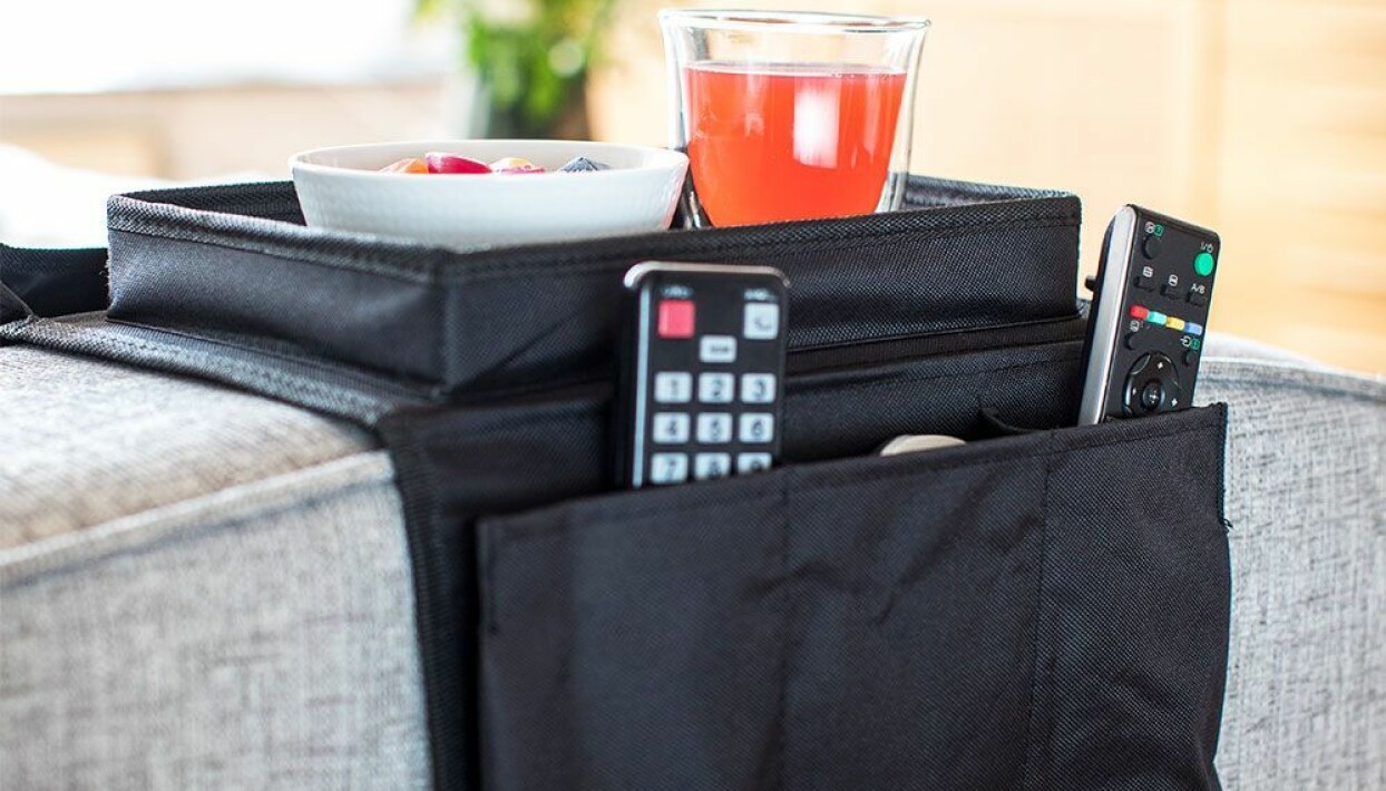 Hållare för fjärrkontroller och snacks.