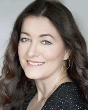 Yazmin Katarina Fox Eisen är sexolog och parterapeut med utbildning från bland annat Göteborgs universitet. Hon är rektor och grundare av Sexologiskolan i Stockholm. Skolan erbjuder åtta olika utbildningar och finns även i Köpenhamn, Århus och Oslo. Foto: Privat Porträtt av Yazmin Katarina Fox Eisen som är sexolog och parterapeut.