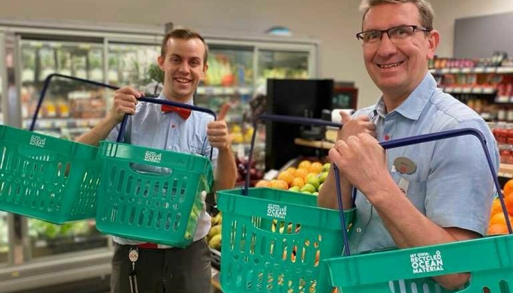 Henrik Grahn, butikschef, och Peter Johansson, Ica-handlare, poserar med kundkorgarna. Foto: ICA Ässet Nära Forsheda Henrik Grahn, butikschef, och Peter Johansson, Ica-handlare, poserar med kundkorgarna.