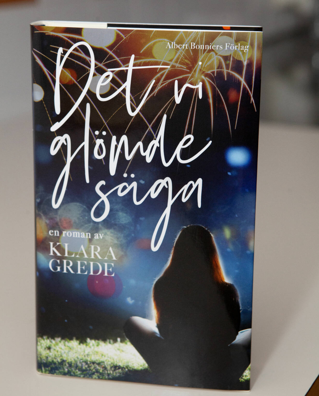 Omslag till Klara Gredes debutroman Det vi glömde säga.