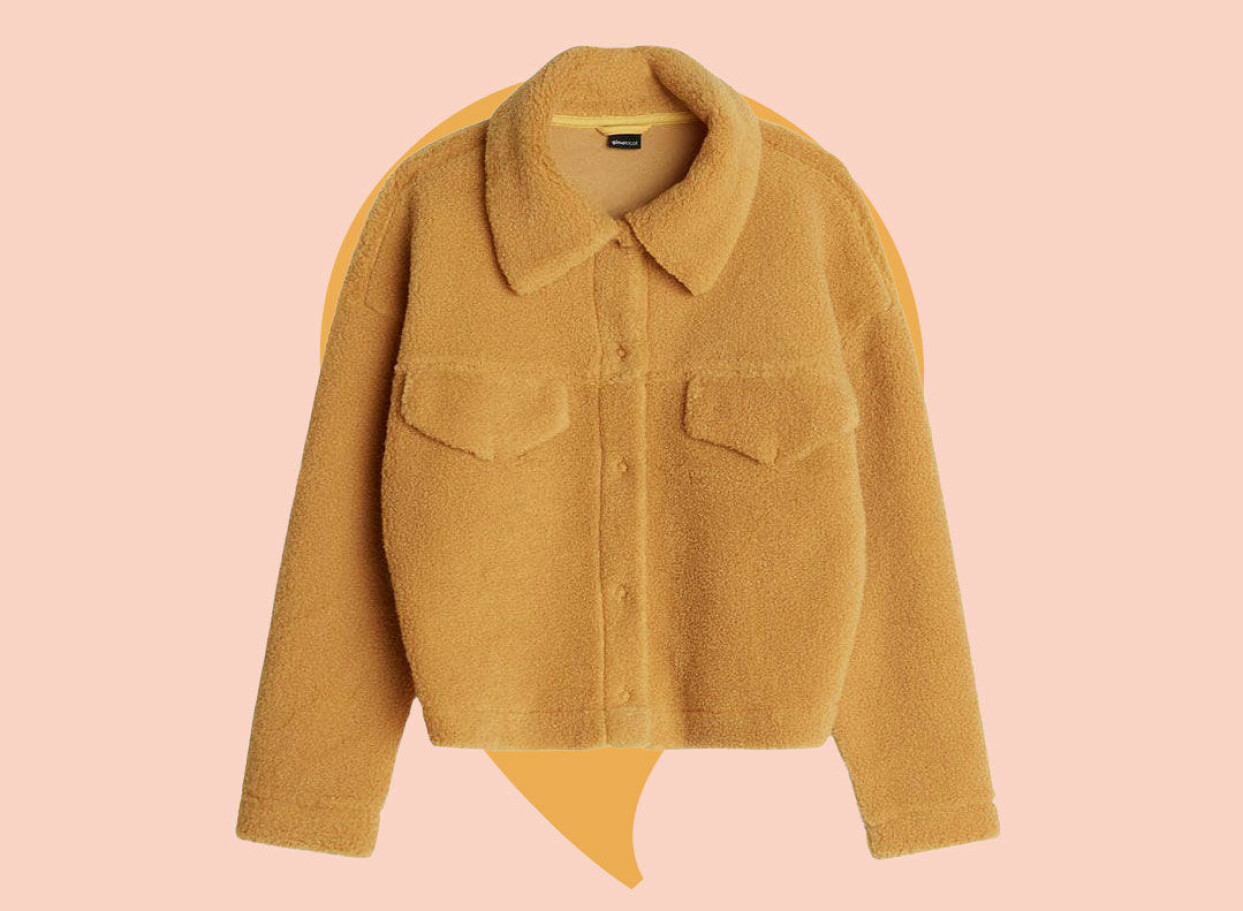 Gul fluffig jacka från Gina tricot.