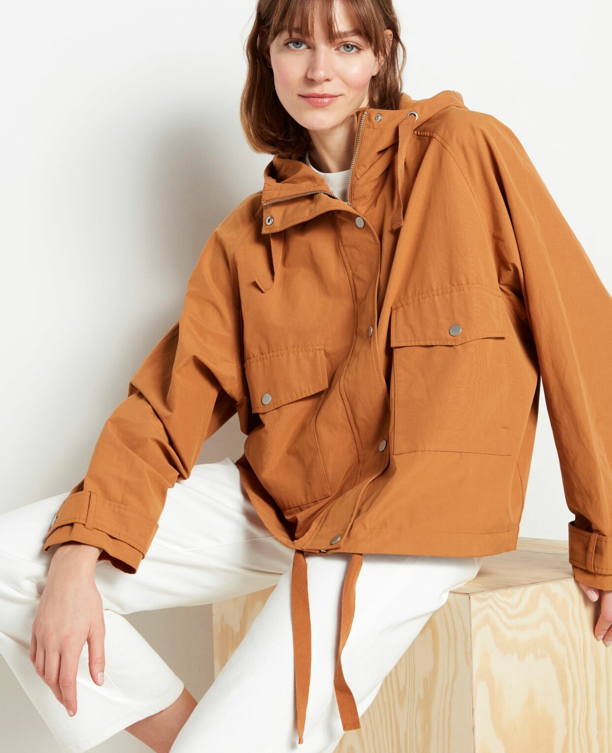 Orange kort parkas med huva, från Lindex