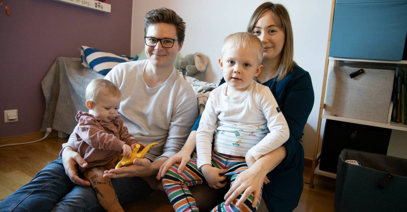 Familjen Ström i lägenheten hemma i Varberg: Alice, Simon, Melvin och Therese.