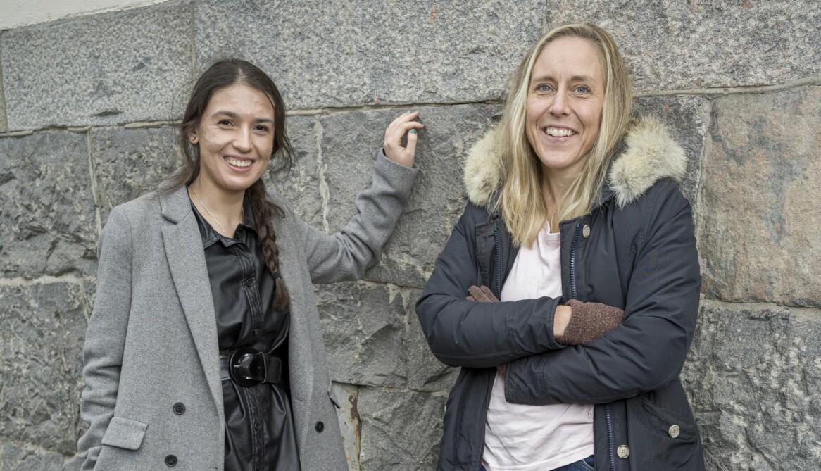 Pernilla tränar Emilija i taekwondo och thaiboxning i klubben Tip Muay Thai och Tip Taekwon-do. Båda är engagerade i projektet Frysbox. Foto: Peter Ericsson Emilija och Pernilla från projektet Frysbox.