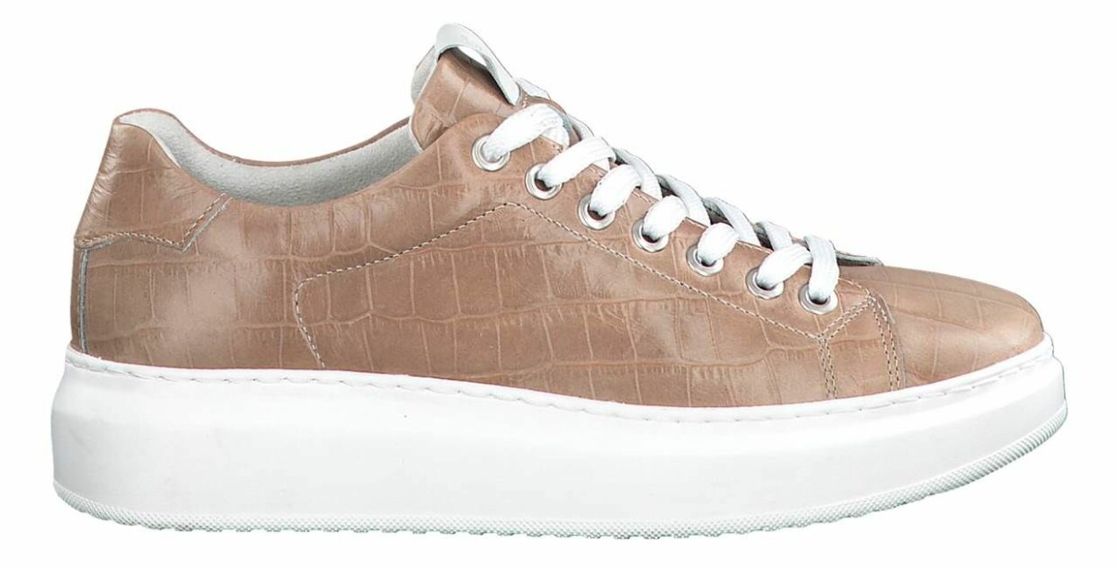 Beige sneakers med krokoprägling, från Tamaris
