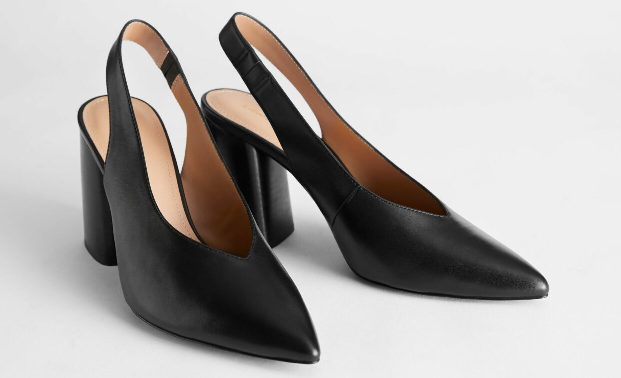 Svarta spetsiga pumps med sling back, från & Other Stories