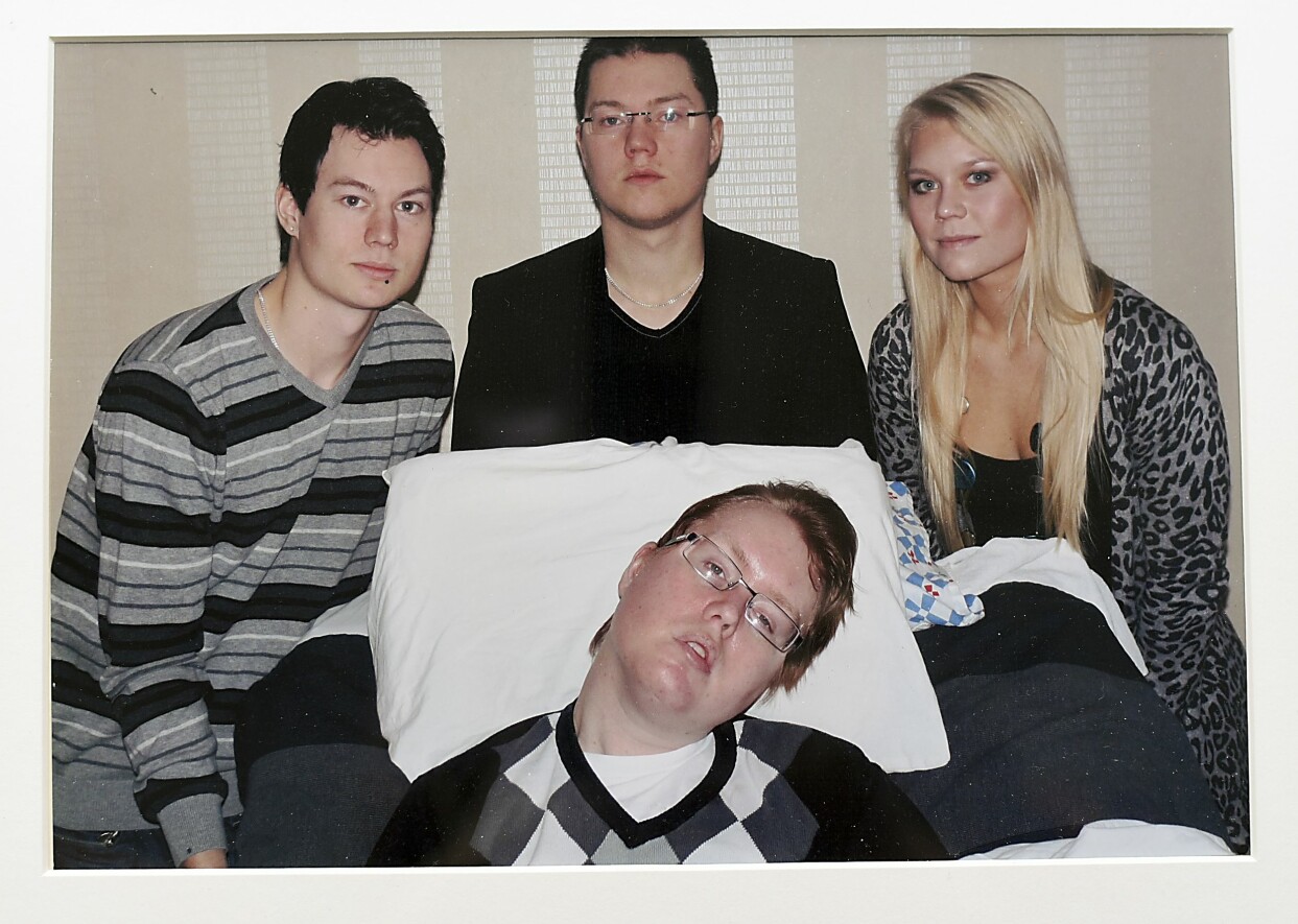 Johan omgiven av sina syskon Jesper, Jens och Julia på julafton, fem månader innan hans död. Privatbild av Johan omgiven av sina syskon Jesper, Jens och Julia på julafton, fem månader innan hans död.