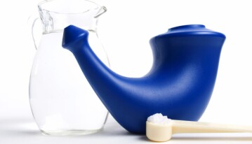 Nässköljare finns att köpa på apoteket. Foto: Shutterstock/TT Nässköljare som exempelvis finns på apoteket.
