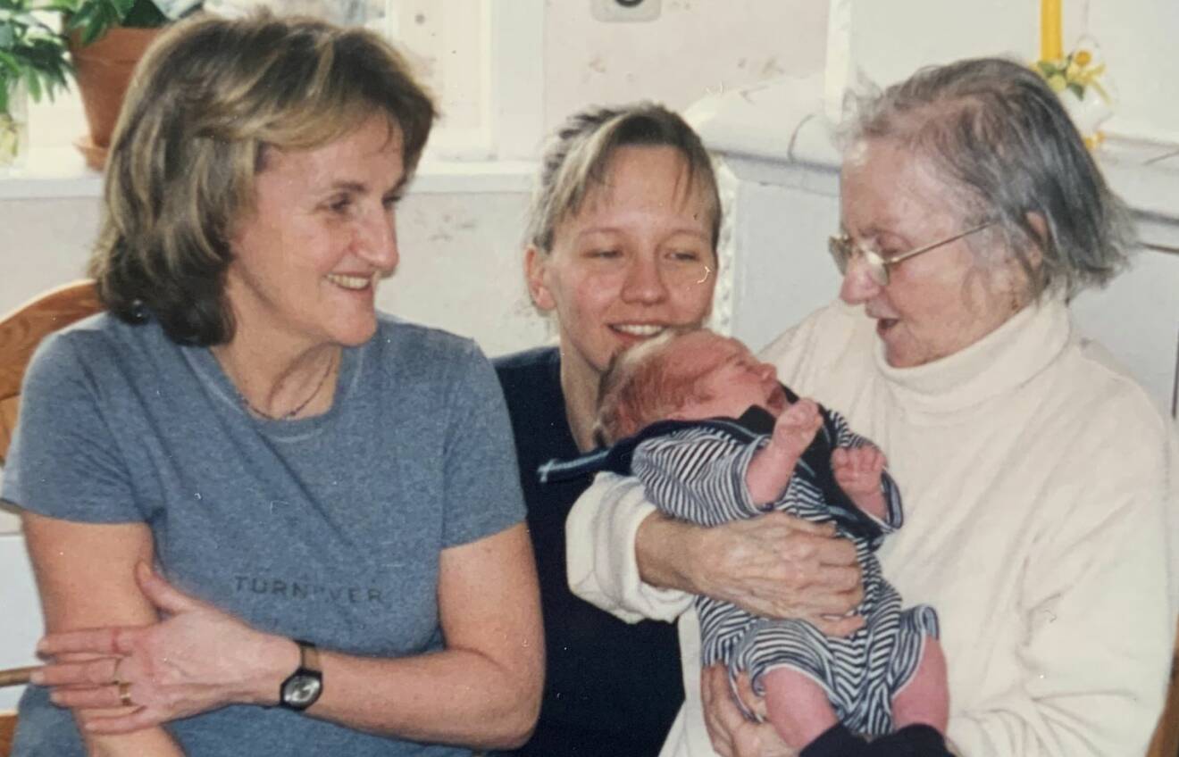 Linda med sin mamma, sin mormor och sonen Hugo.