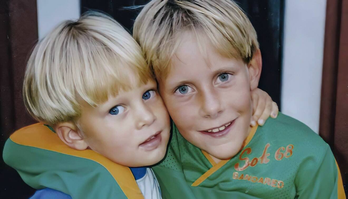 Mördade Billy Johansson och hans lillebror på bild när de var små pojkar.