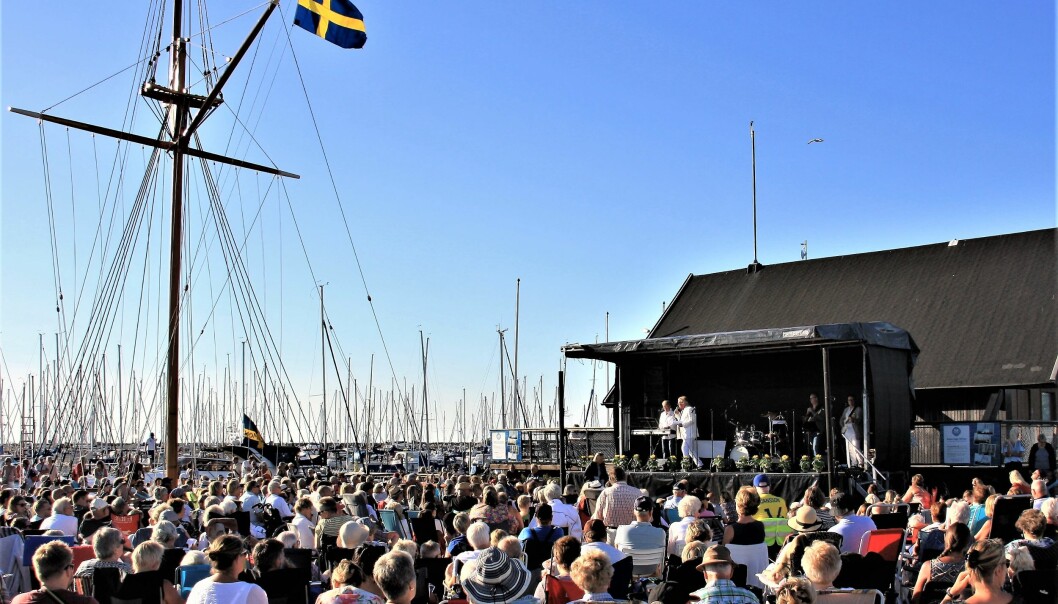 Allsång vid havet, på Limhamn i Malmö. Foto: Pressbild Allsång vid havet i Malmö.