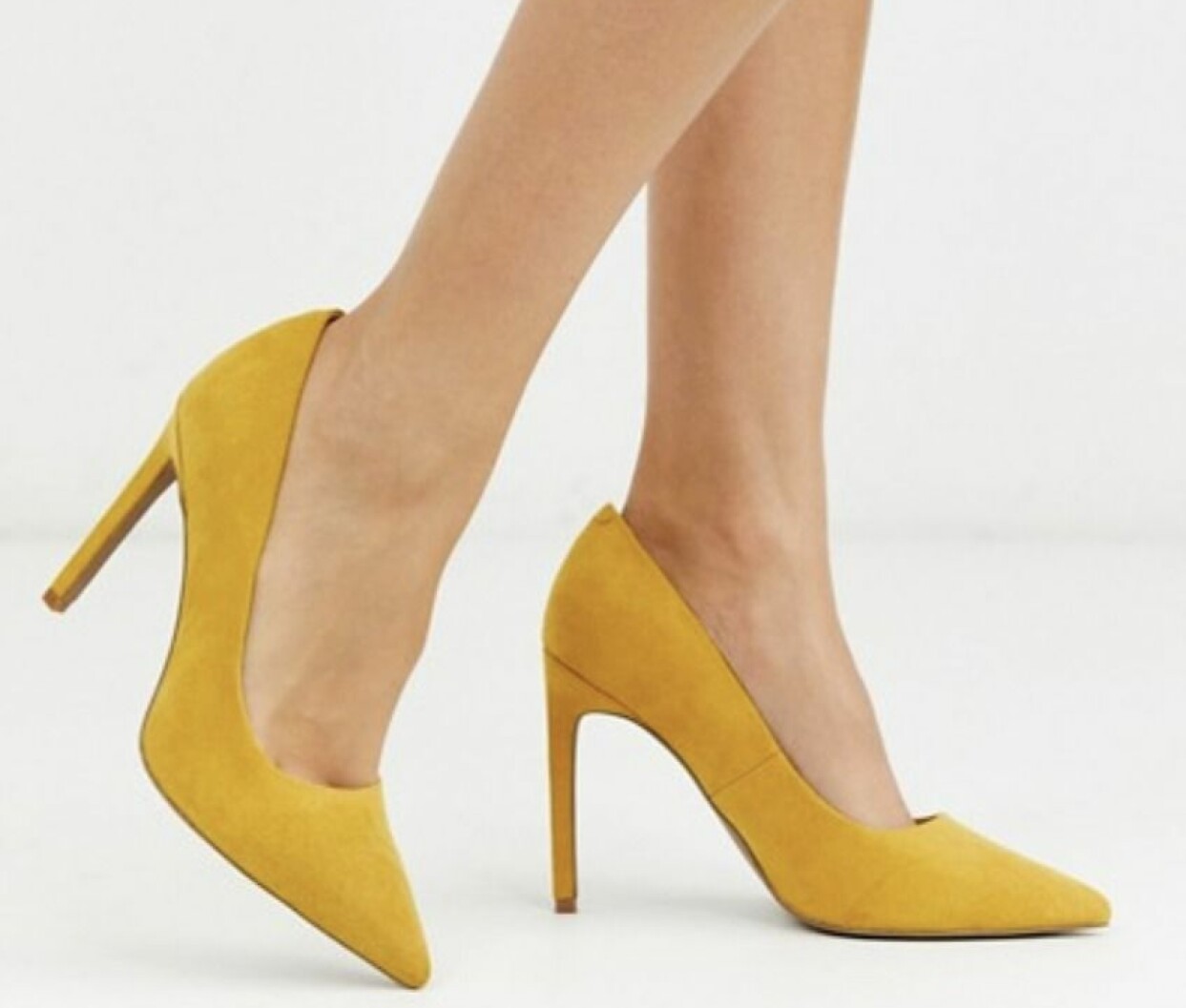 Gula pumps med smal klack och spetsig tå, från Asos