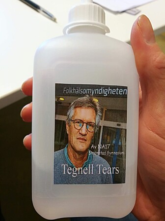 Tegnell Tears som efter tillverkningen skänktes till kommunen. Foto: Johanna Persson Tegnell Tears – hemgjord handsprit.