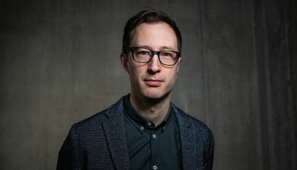 Björn Appelgren, Internetstiftelsen, tipsar om hur du kan skydda dig mot bedragare. Porträtt av Björn Appelgren från Internetstiftelsen.