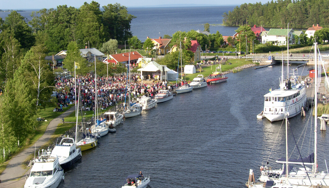 Allsång vid kanalen i Karlsborg. Foto: Pressbild Allsång vid kanalen i Karlsborg.