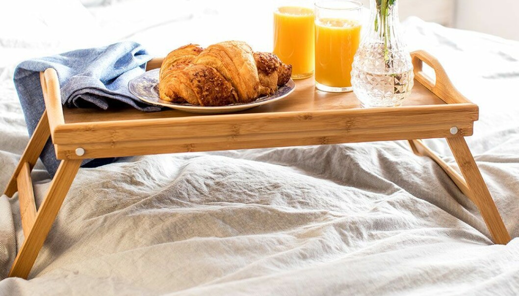 Frukostbricka i trä.