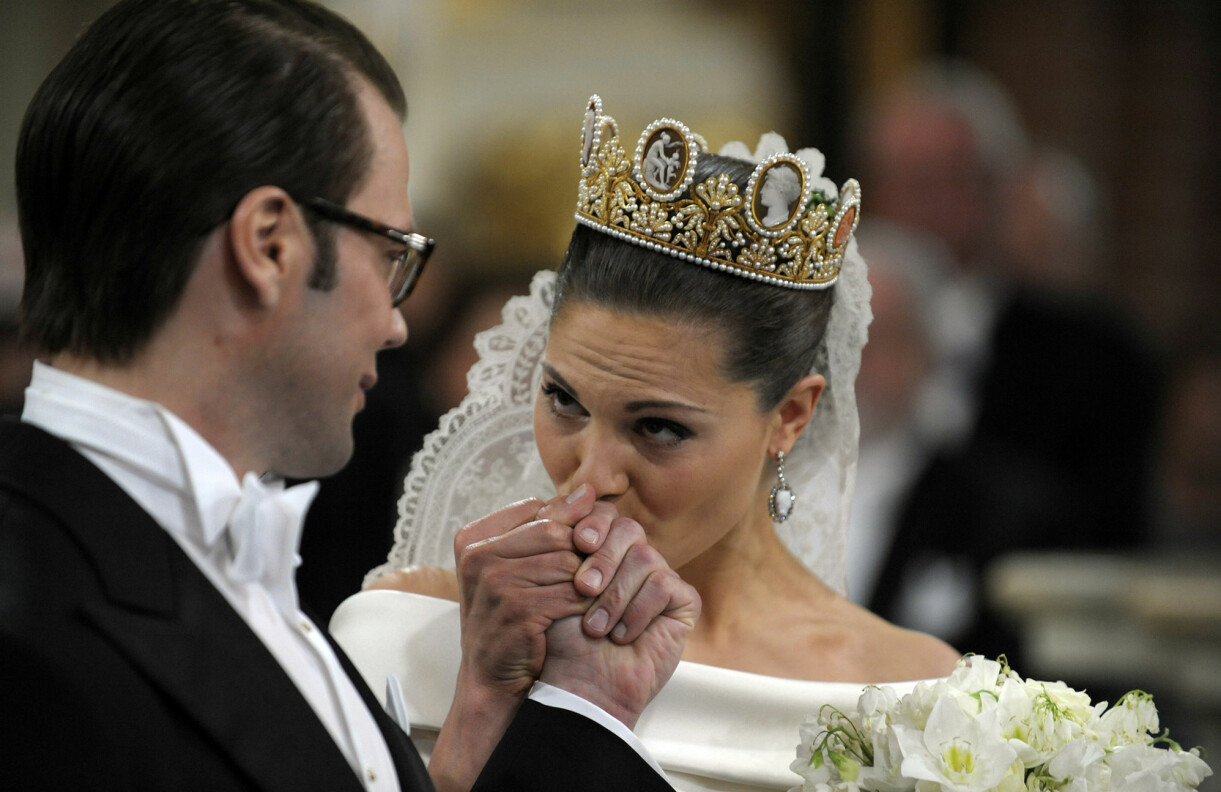 Kronprinsessan Victoria har burit kamédiademet en gång – när hon gifte sig med sin Daniel 2010. Victoria och Daniel vid sitt bröllop år 2010.