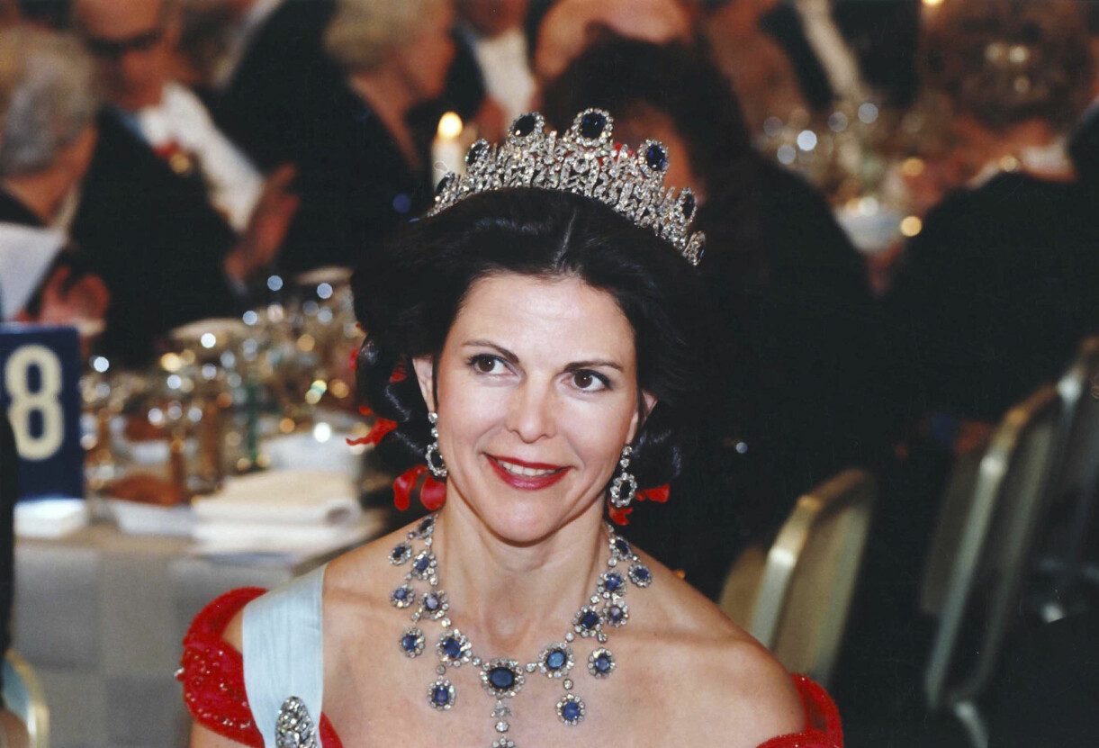 På Nobelfesten 1991 bar Silvia safirdiademet. Drottning Silvia på Nobelfesten 1991.