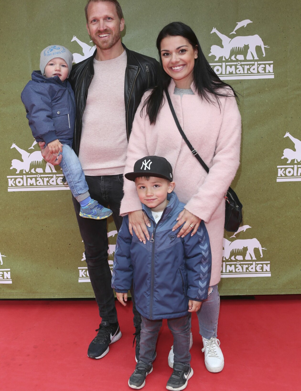 Carin da Silva med mannen Niklas och sönerna Max och Theo. Foto: TT Carin da Silva med mannen Niklas och sönerna Mac och Theo på Kolmården.