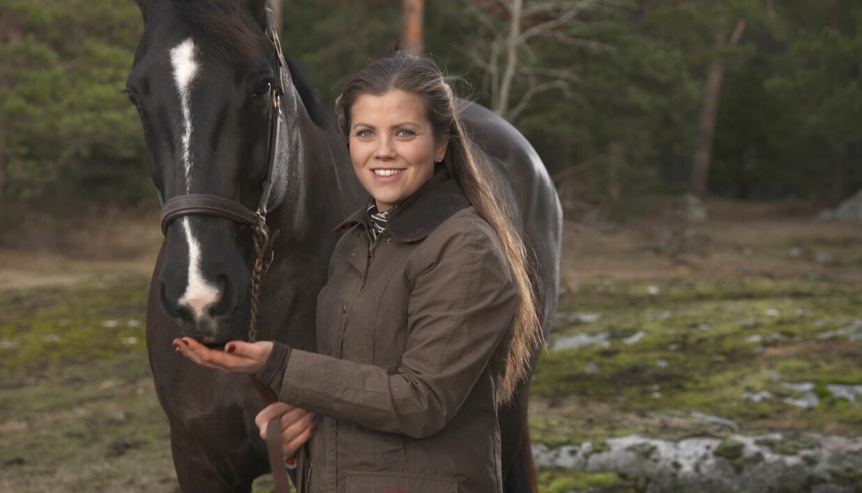 Linn Reglid. Foto: TV4 Linn Reglid med sin häst på Färingsö.