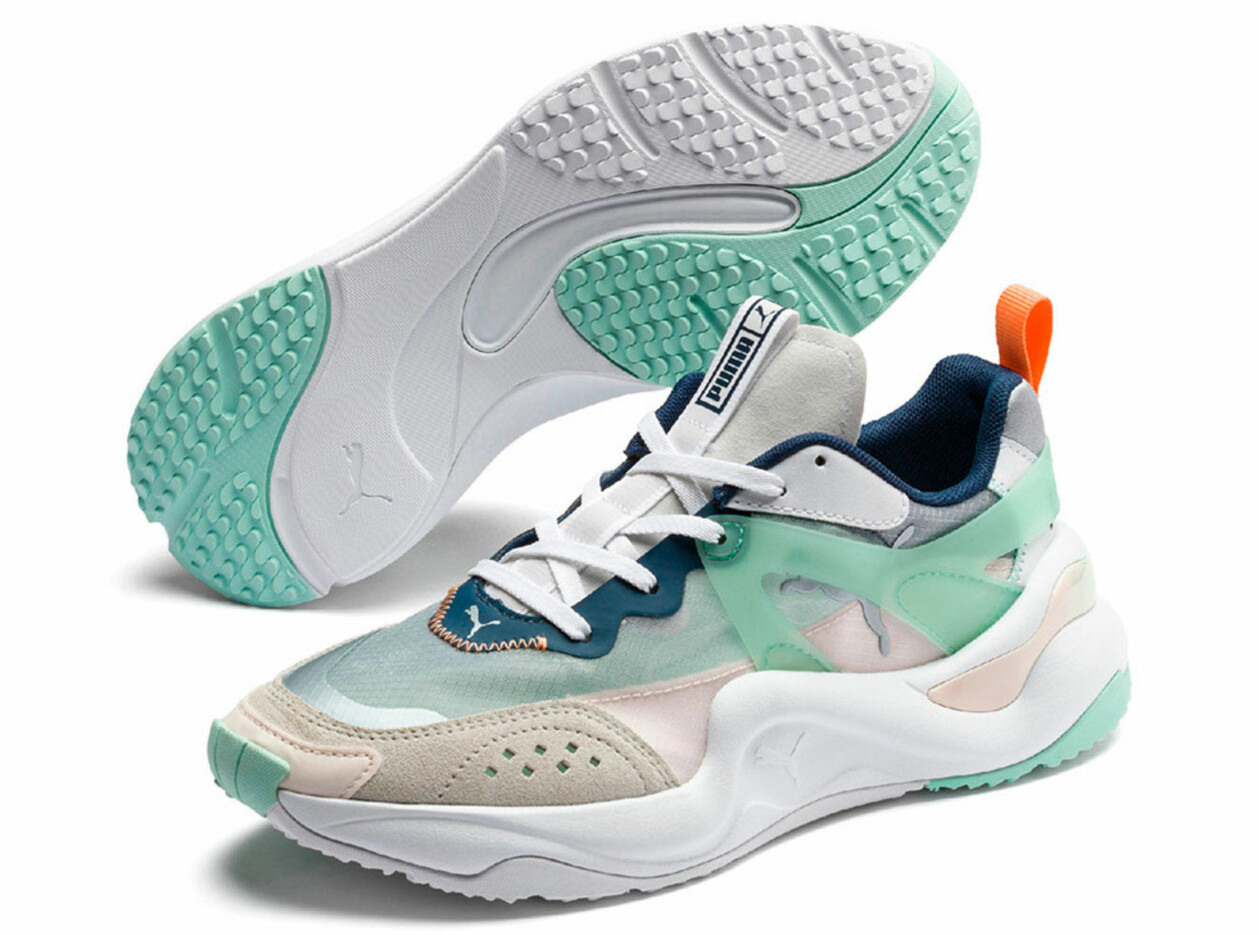 Högkonstruerade, sköna sneakers med i skinn och mocka med transparent textilöverdel, från Puma.