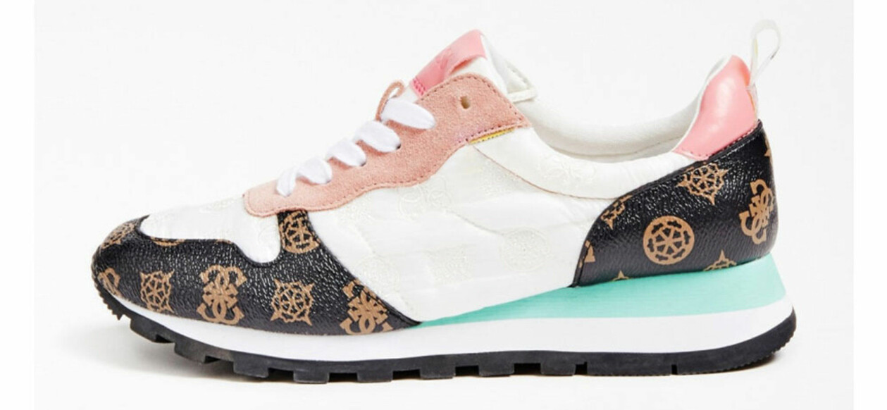 Multifärgade skinnsneakers med mönstrade partier, från Guess