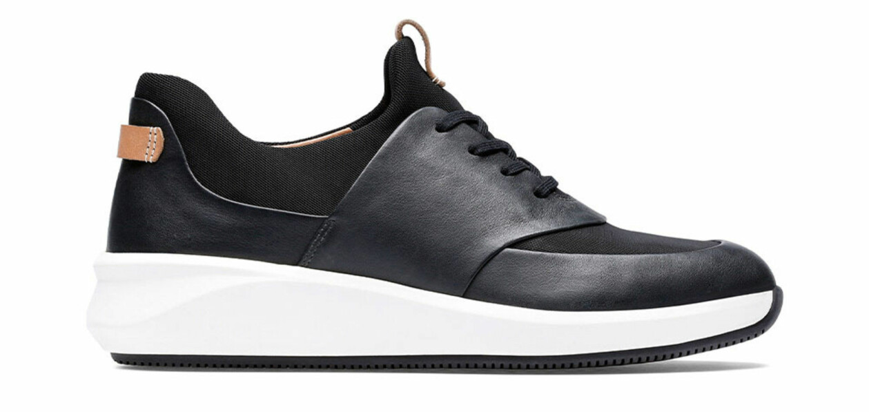 Skinnfodrad sneaker med innersula och överdel i skinn, hög stötdämpning, från Clarks.