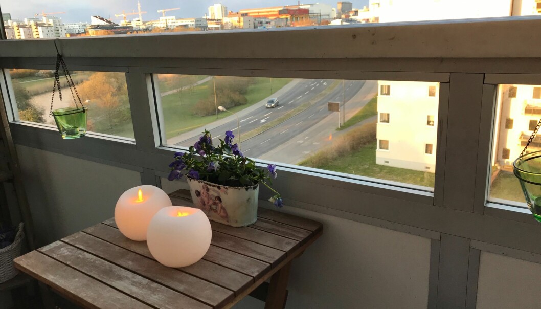 Klotljus LED på en balkong.