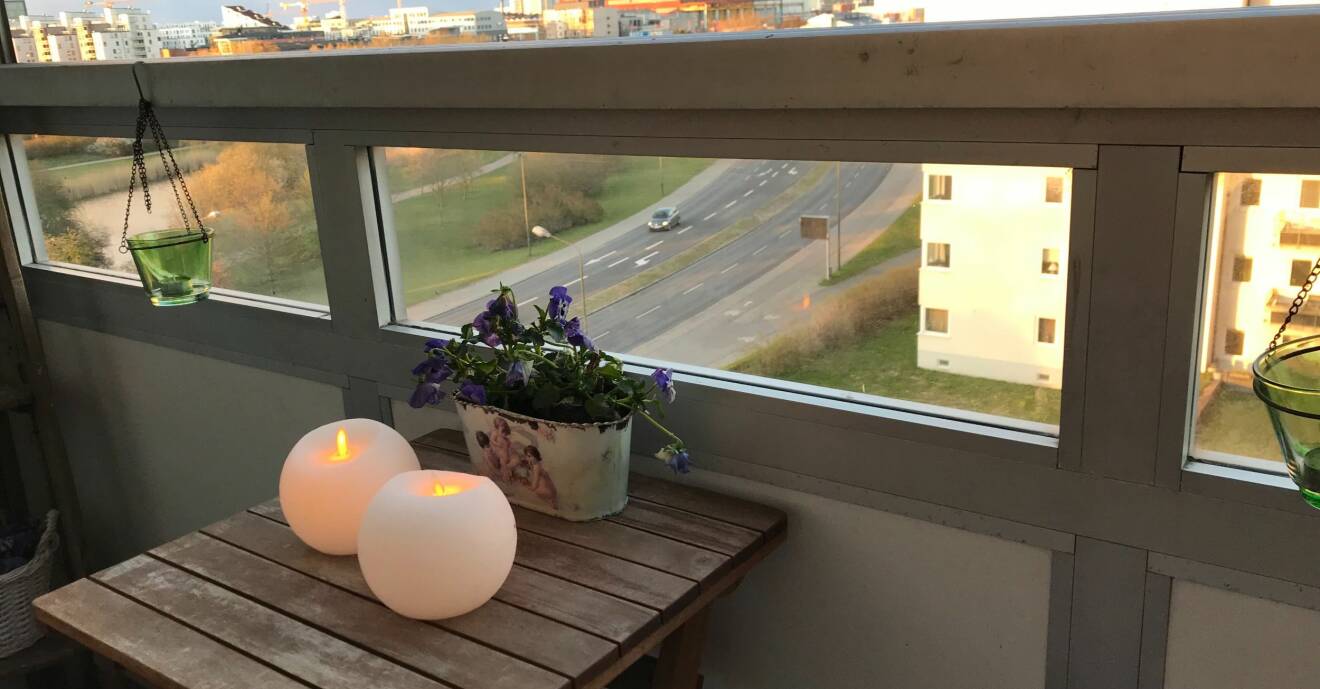 Klotljus LED på en balkong.