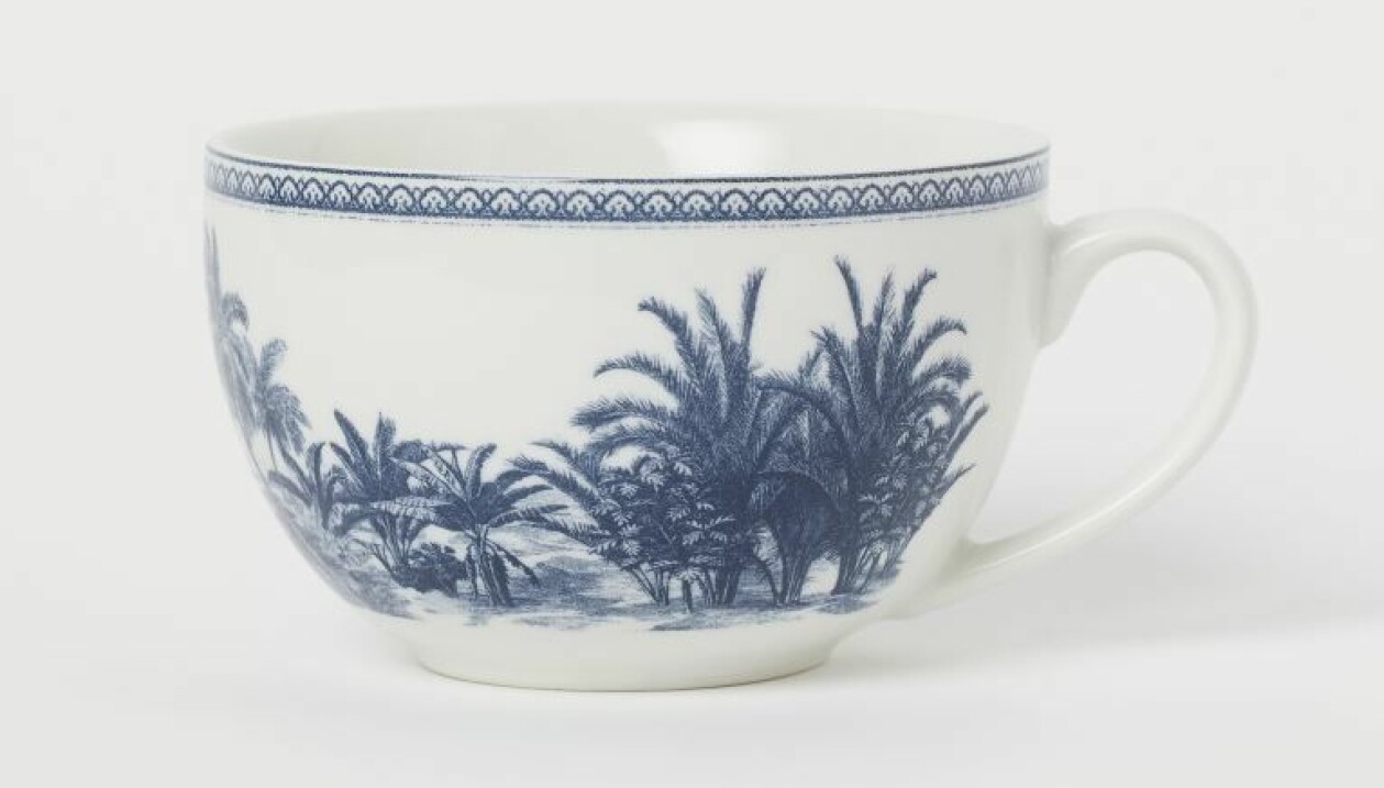 Mugg med blått palmmönster, från H&M Home