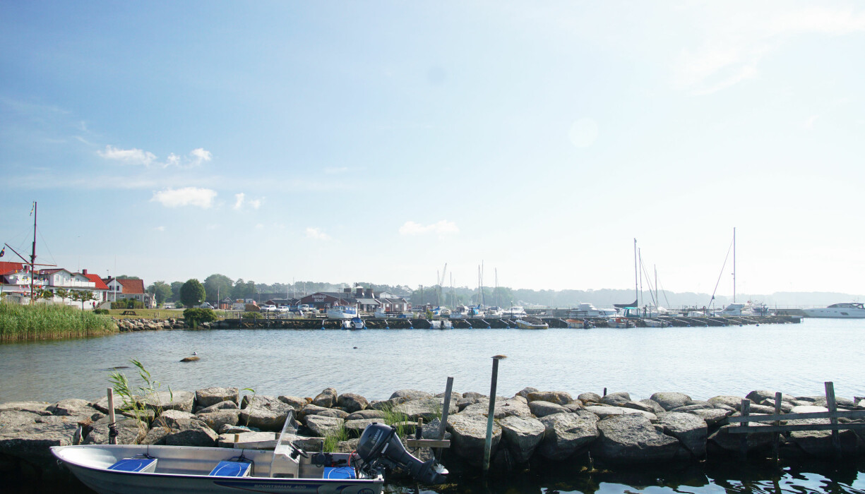 Allsången i Hällevik hålls vid hamnplanen. Foto: Thomas Fredriksson Hällevik hamn.