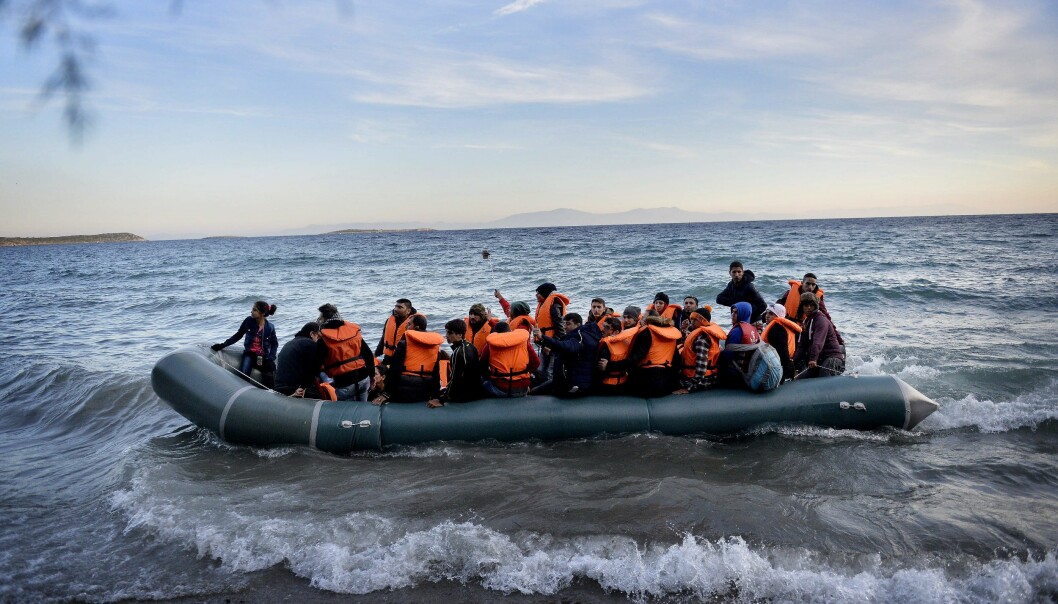 Flyktingar i överfulla båtar på väg över medelhavet. En vanlig syn i nyhetsrapporteringen 2015. Foto: TT Flyktingar på väg mot grekiska Samos, 2015
