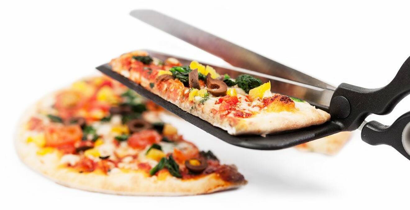 En pizzasax klipper en pizza.