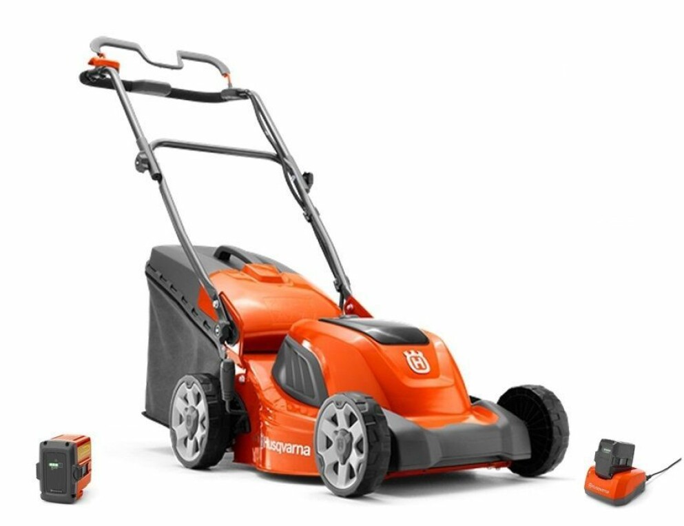 Orange gräsklippare av modellen Husqvarna LC 141VLi