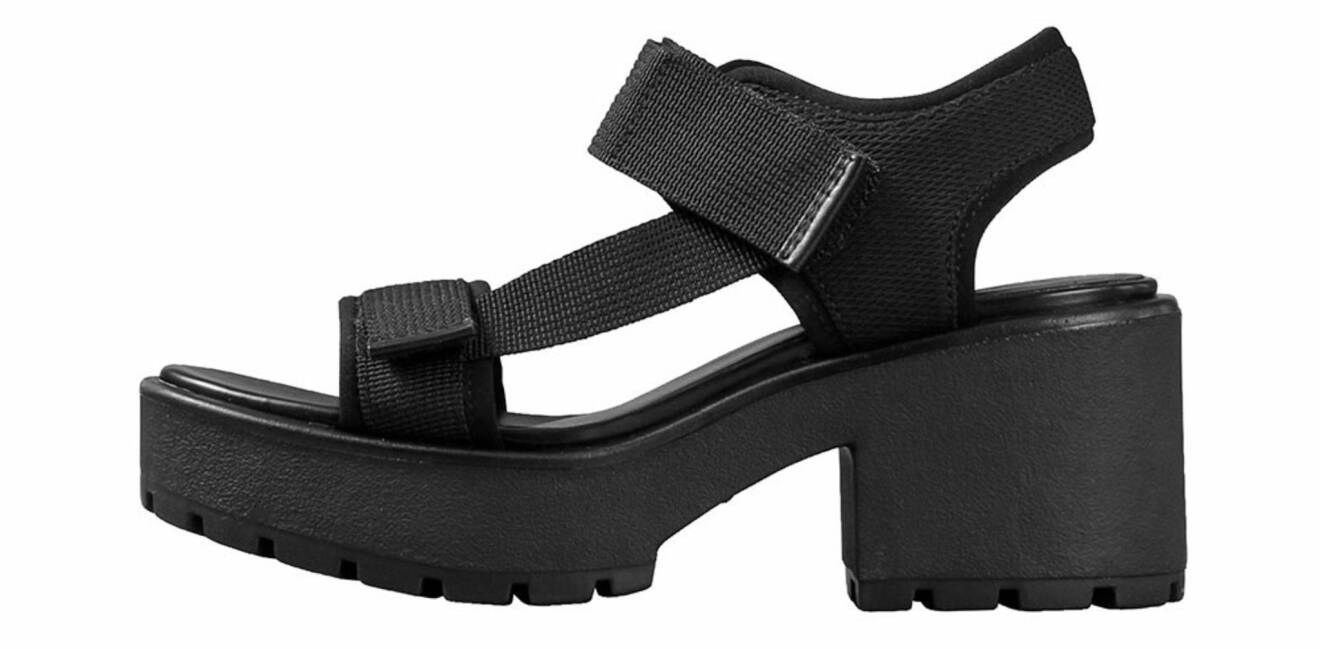 Svarta sandaler med kardborreknäppning, tjock klack, från Vagabond